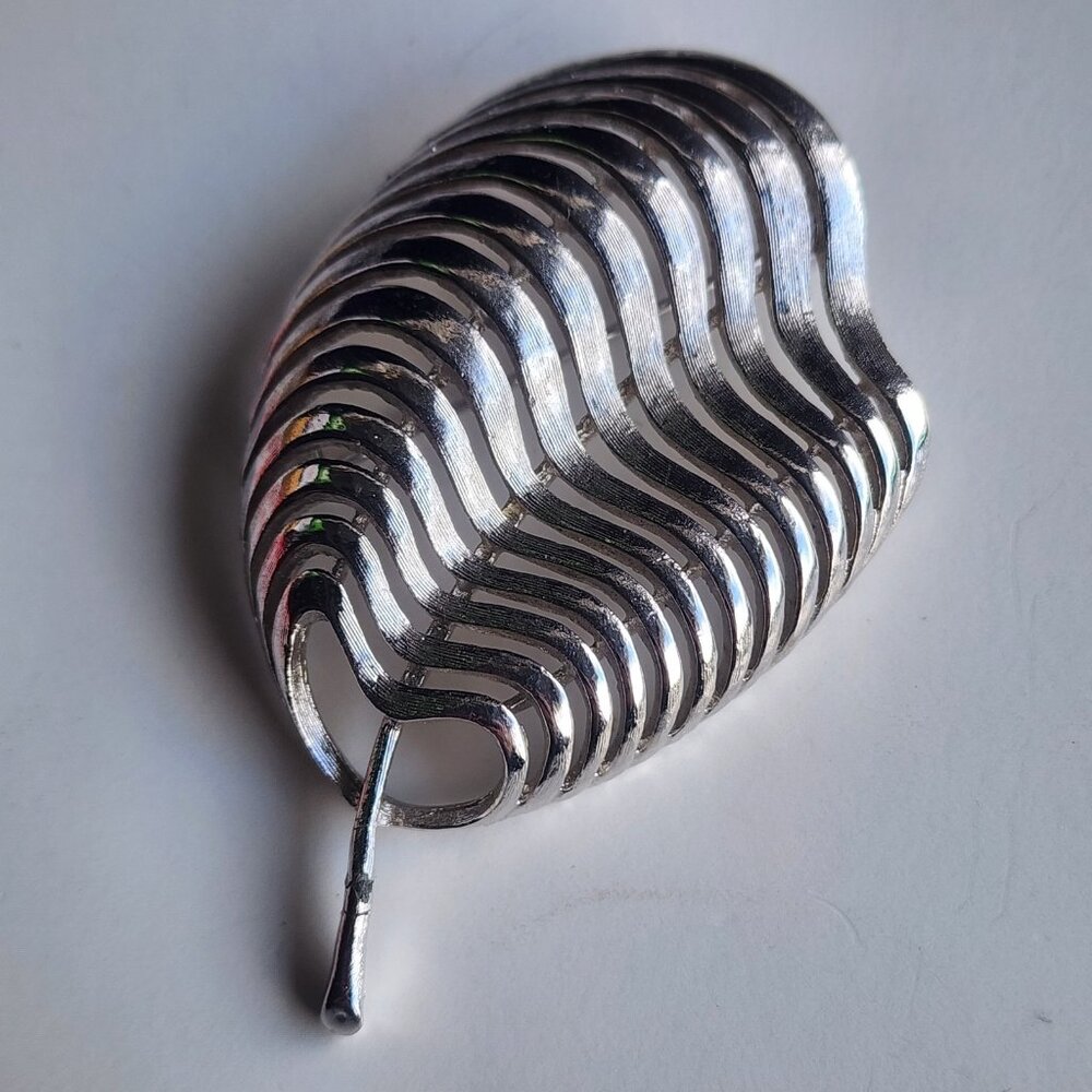 Vintage Silver Tone Leaf Brooch Pin Wavy Ridged Design